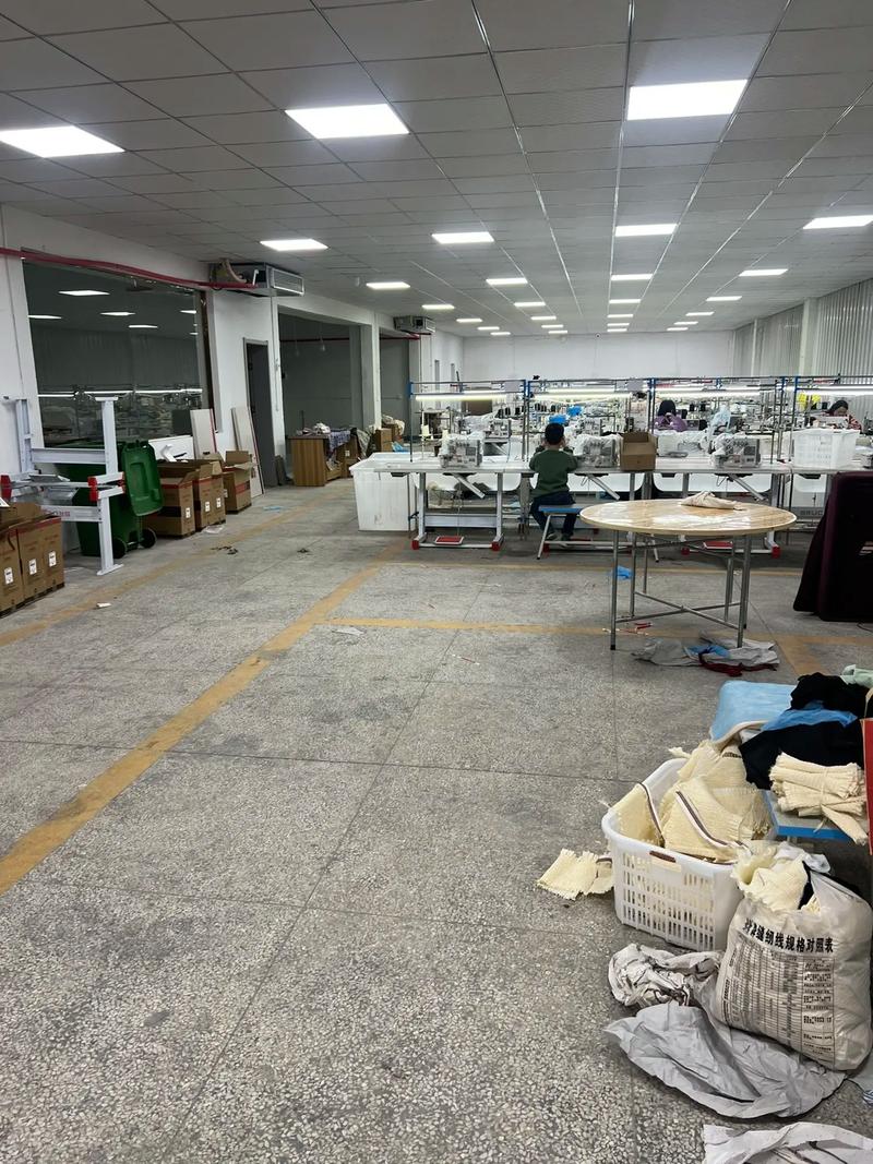 服裝服飾零售新廠擴(kuò)建 招整件車位多名，新廠加30臺車火速進(jìn)場
