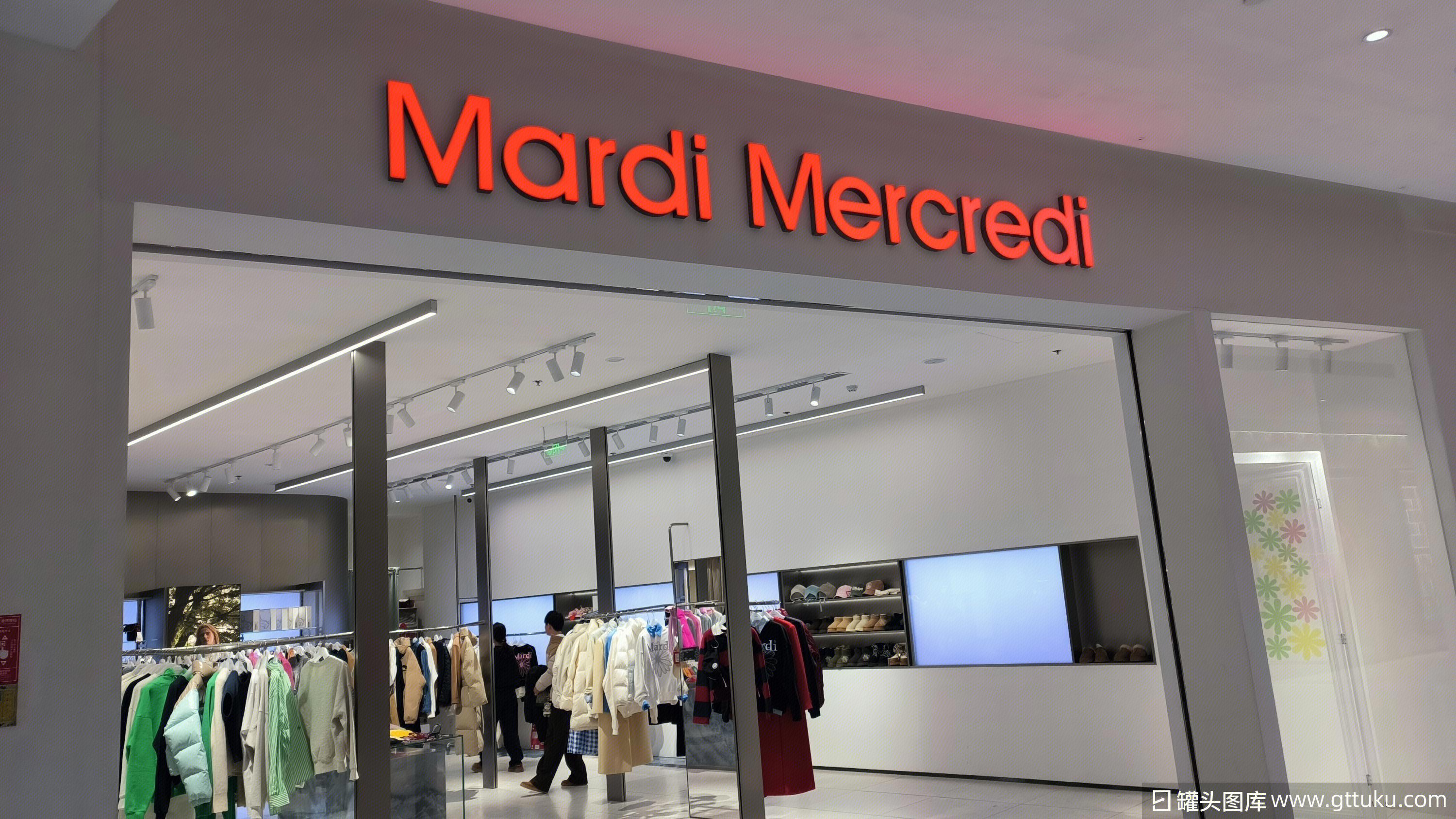Mardi Mercredi 韓國(guó)時(shí)尚品牌如何以零售藝術(shù)重塑服飾與箱包銷(xiāo)售